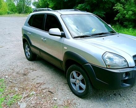 Сірий Хендай Туксон, об'ємом двигуна 2 л та пробігом 181 тис. км за 9900 $, фото 5 на Automoto.ua