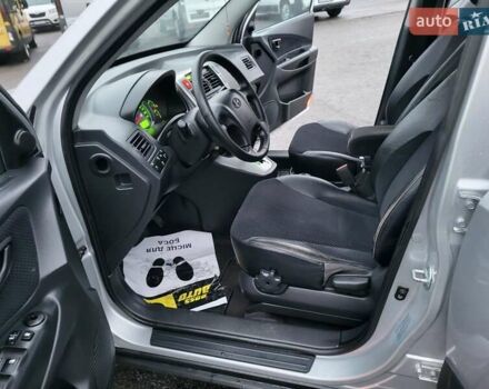 Серый Хендай Туксон, объемом двигателя 2 л и пробегом 100 тыс. км за 10400 $, фото 56 на Automoto.ua