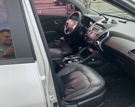 Сірий Хендай Туксон, об'ємом двигуна 2 л та пробігом 206 тис. км за 11500 $, фото 9 на Automoto.ua