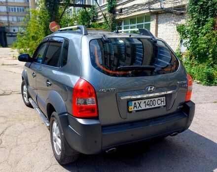 Серый Хендай Туксон, объемом двигателя 2 л и пробегом 245 тыс. км за 9500 $, фото 3 на Automoto.ua