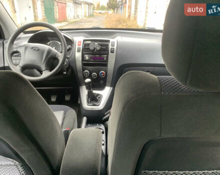 Серый Хендай Туксон, объемом двигателя 1.98 л и пробегом 117 тыс. км за 10350 $, фото 8 на Automoto.ua