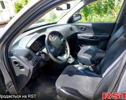 Серый Хендай Туксон, объемом двигателя 2 л и пробегом 245 тыс. км за 9500 $, фото 6 на Automoto.ua