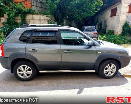 Серый Хендай Туксон, объемом двигателя 2 л и пробегом 245 тыс. км за 9500 $, фото 2 на Automoto.ua