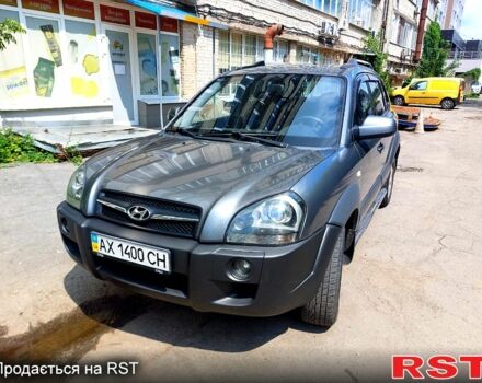 Серый Хендай Туксон, объемом двигателя 2 л и пробегом 245 тыс. км за 9500 $, фото 5 на Automoto.ua