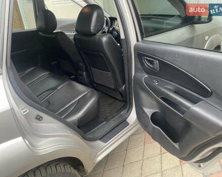 Сірий Хендай Туксон, об'ємом двигуна 1.98 л та пробігом 183 тис. км за 8350 $, фото 8 на Automoto.ua