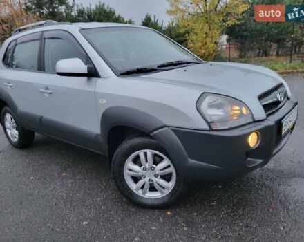 Серый Хендай Туксон, объемом двигателя 2 л и пробегом 100 тыс. км за 10400 $, фото 3 на Automoto.ua