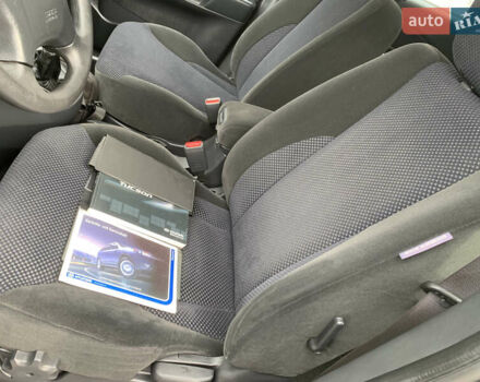 Серый Хендай Туксон, объемом двигателя 1.98 л и пробегом 117 тыс. км за 10350 $, фото 14 на Automoto.ua