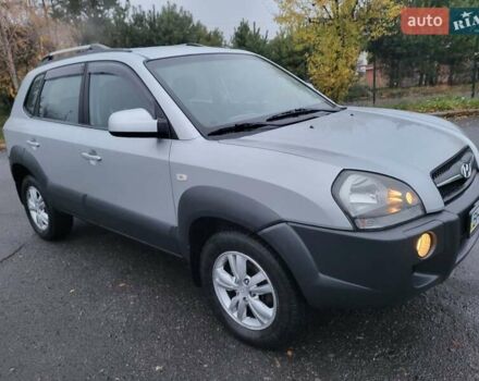 Серый Хендай Туксон, объемом двигателя 2 л и пробегом 100 тыс. км за 10400 $, фото 10 на Automoto.ua