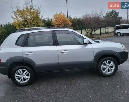 Серый Хендай Туксон, объемом двигателя 2 л и пробегом 100 тыс. км за 10400 $, фото 16 на Automoto.ua
