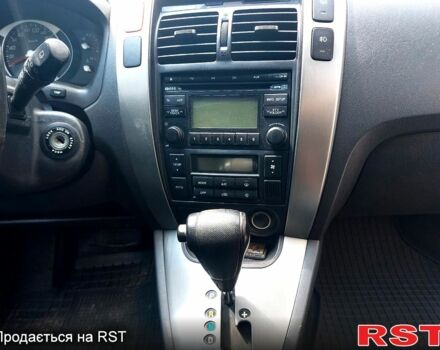 Серый Хендай Туксон, объемом двигателя 2 л и пробегом 245 тыс. км за 9500 $, фото 8 на Automoto.ua