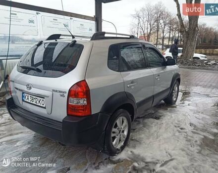 Серый Хендай Туксон, объемом двигателя 2.7 л и пробегом 204 тыс. км за 7200 $, фото 3 на Automoto.ua