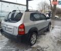 Серый Хендай Туксон, объемом двигателя 2.7 л и пробегом 204 тыс. км за 7200 $, фото 3 на Automoto.ua