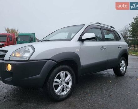 Серый Хендай Туксон, объемом двигателя 2 л и пробегом 100 тыс. км за 10400 $, фото 42 на Automoto.ua