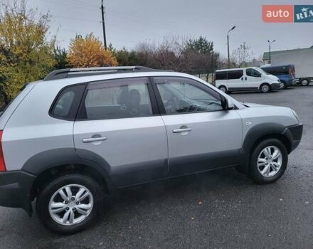 Серый Хендай Туксон, объемом двигателя 2 л и пробегом 100 тыс. км за 10400 $, фото 17 на Automoto.ua