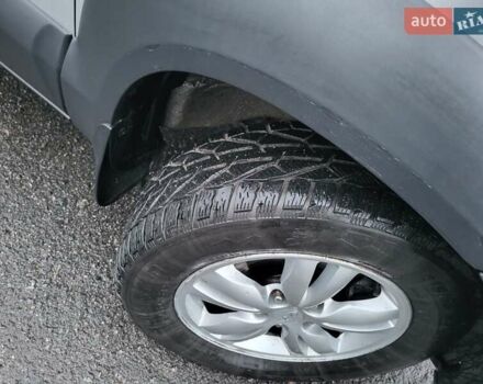 Серый Хендай Туксон, объемом двигателя 2 л и пробегом 100 тыс. км за 10400 $, фото 41 на Automoto.ua