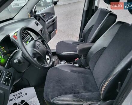 Серый Хендай Туксон, объемом двигателя 2 л и пробегом 100 тыс. км за 10400 $, фото 59 на Automoto.ua