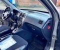 Серый Хендай Туксон, объемом двигателя 2 л и пробегом 165 тыс. км за 10000 $, фото 9 на Automoto.ua