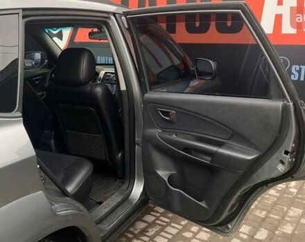 Серый Хендай Туксон, объемом двигателя 1.98 л и пробегом 174 тыс. км за 9500 $, фото 28 на Automoto.ua