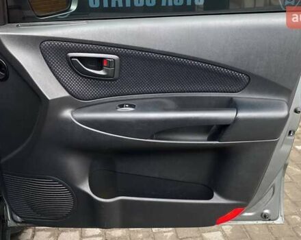 Серый Хендай Туксон, объемом двигателя 1.98 л и пробегом 174 тыс. км за 9500 $, фото 32 на Automoto.ua