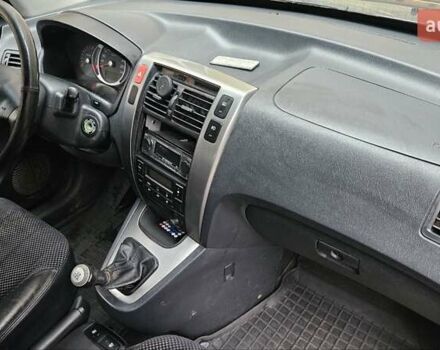 Сірий Хендай Туксон, об'ємом двигуна 1.98 л та пробігом 397 тис. км за 5800 $, фото 4 на Automoto.ua