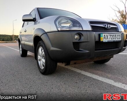 Серый Хендай Туксон, объемом двигателя 2 л и пробегом 263 тыс. км за 8800 $, фото 5 на Automoto.ua