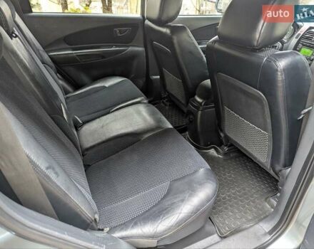 Сірий Хендай Туксон, об'ємом двигуна 1.98 л та пробігом 209 тис. км за 8700 $, фото 17 на Automoto.ua