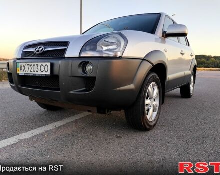 Серый Хендай Туксон, объемом двигателя 2 л и пробегом 263 тыс. км за 8800 $, фото 4 на Automoto.ua