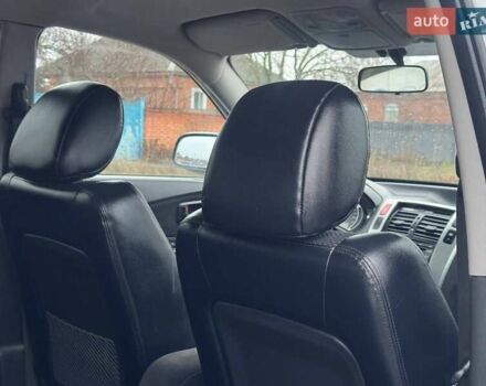 Сірий Хендай Туксон, об'ємом двигуна 1.98 л та пробігом 149 тис. км за 9650 $, фото 16 на Automoto.ua