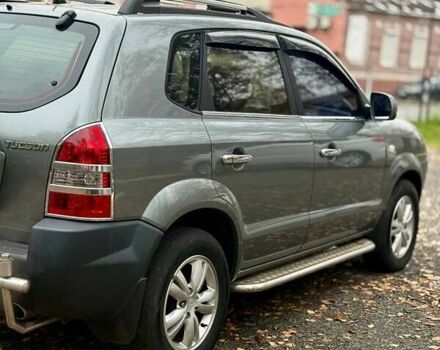 Серый Хендай Туксон, объемом двигателя 2 л и пробегом 92 тыс. км за 10500 $, фото 12 на Automoto.ua