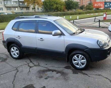 Хендай Туксон 2011 в Сумах на Automoto.ua Серый Хендай Туксон, объемом двигателя 2 л и пробегом 147 тыс. км за 9800 $, фото 1 на Automoto.ua
