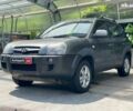 Серый Хендай Туксон, объемом двигателя 2 л и пробегом 240 тыс. км за 10990 $, фото 1 на Automoto.ua