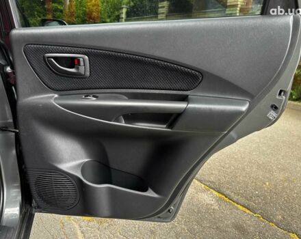 Серый Хендай Туксон, объемом двигателя 2 л и пробегом 145 тыс. км за 10790 $, фото 19 на Automoto.ua