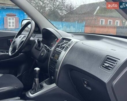 Сірий Хендай Туксон, об'ємом двигуна 1.98 л та пробігом 149 тис. км за 9650 $, фото 12 на Automoto.ua