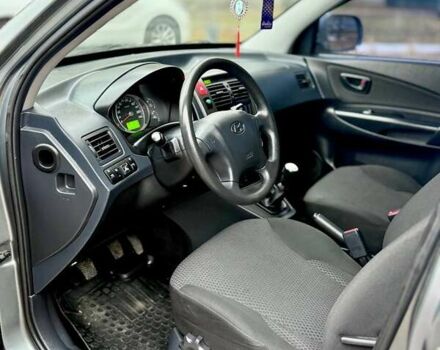 Серый Хендай Туксон, объемом двигателя 2 л и пробегом 92 тыс. км за 10500 $, фото 21 на Automoto.ua