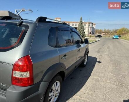 Сірий Хендай Туксон, об'ємом двигуна 1.98 л та пробігом 172 тис. км за 9500 $, фото 4 на Automoto.ua