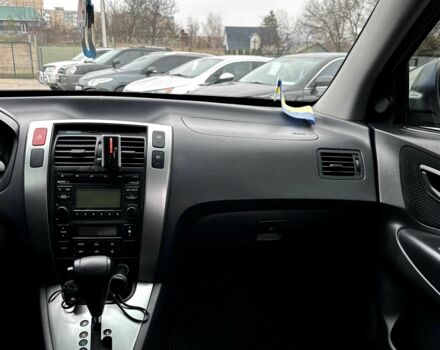 Серый Хендай Туксон, объемом двигателя 2 л и пробегом 150 тыс. км за 9900 $, фото 4 на Automoto.ua