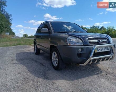 Серый Хендай Туксон, объемом двигателя 2 л и пробегом 159 тыс. км за 8800 $, фото 2 на Automoto.ua