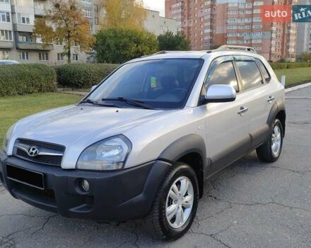 Хендай Туксон 2011 в Сумах на Automoto.ua Серый Хендай Туксон, объемом двигателя 2 л и пробегом 147 тыс. км за 9800 $, фото 2 на Automoto.ua