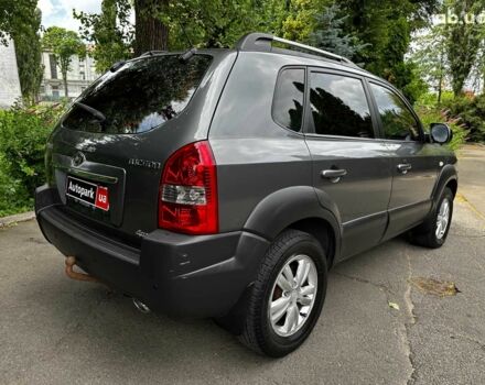 Серый Хендай Туксон, объемом двигателя 2 л и пробегом 145 тыс. км за 10790 $, фото 4 на Automoto.ua