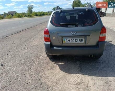 Серый Хендай Туксон, объемом двигателя 2 л и пробегом 159 тыс. км за 8800 $, фото 7 на Automoto.ua
