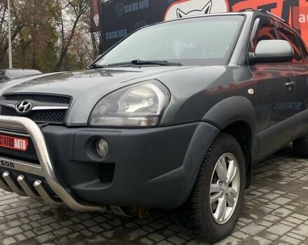 Серый Хендай Туксон, объемом двигателя 1.98 л и пробегом 174 тыс. км за 9500 $, фото 2 на Automoto.ua
