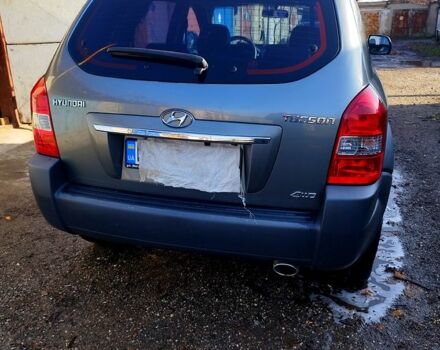 Серый Хендай Туксон, объемом двигателя 2 л и пробегом 178 тыс. км за 10000 $, фото 6 на Automoto.ua
