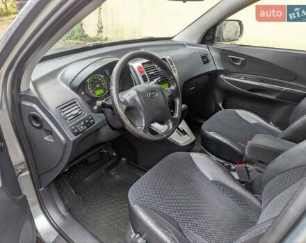 Сірий Хендай Туксон, об'ємом двигуна 1.98 л та пробігом 209 тис. км за 8700 $, фото 14 на Automoto.ua