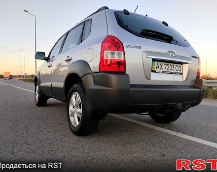Серый Хендай Туксон, объемом двигателя 2 л и пробегом 263 тыс. км за 8800 $, фото 6 на Automoto.ua
