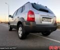 Серый Хендай Туксон, объемом двигателя 2 л и пробегом 263 тыс. км за 8800 $, фото 6 на Automoto.ua