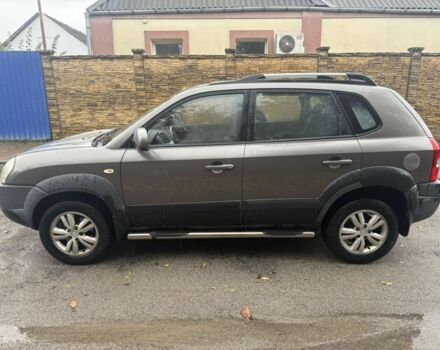 Серый Хендай Туксон, объемом двигателя 2 л и пробегом 43 тыс. км за 8500 $, фото 4 на Automoto.ua