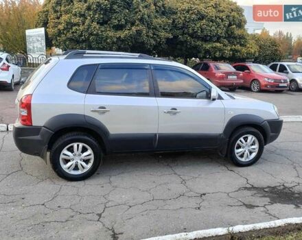 Хендай Туксон 2011 в Сумах на Automoto.ua Серый Хендай Туксон, объемом двигателя 2 л и пробегом 147 тыс. км за 9800 $, фото 4 на Automoto.ua