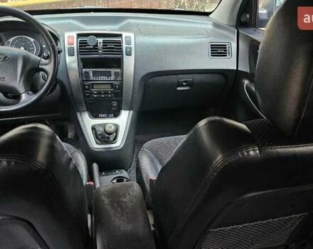 Сірий Хендай Туксон, об'ємом двигуна 1.98 л та пробігом 397 тис. км за 5800 $, фото 9 на Automoto.ua