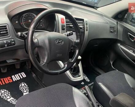 Серый Хендай Туксон, объемом двигателя 1.98 л и пробегом 174 тыс. км за 9500 $, фото 11 на Automoto.ua
