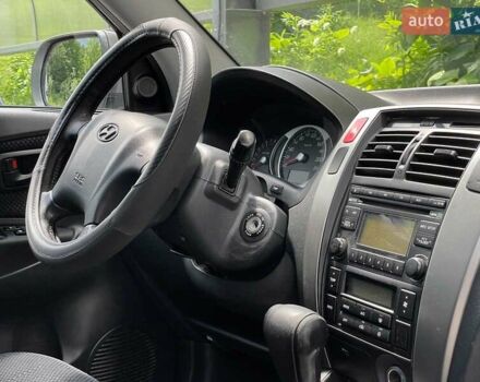 Сірий Хендай Туксон, об'ємом двигуна 2 л та пробігом 240 тис. км за 10790 $, фото 23 на Automoto.ua
